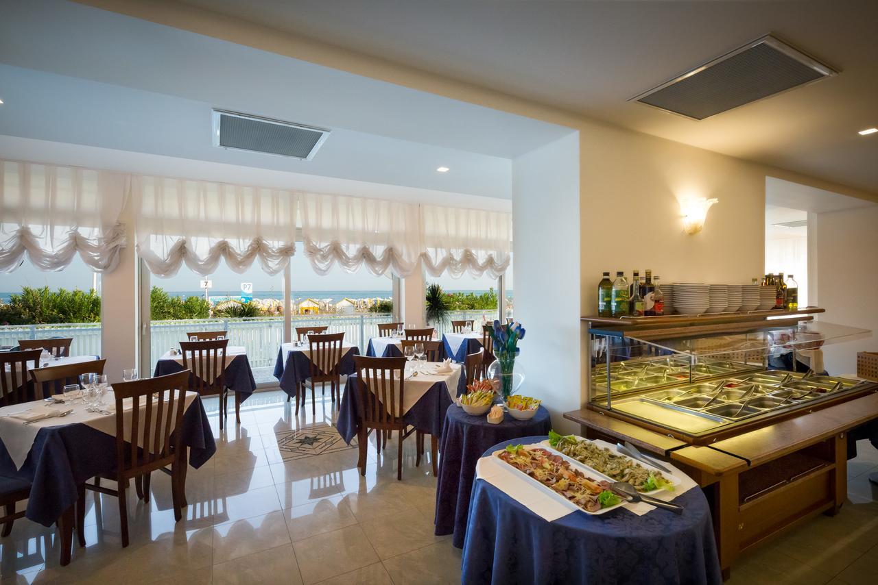 Hotel Tritone Caorle Exterior photo