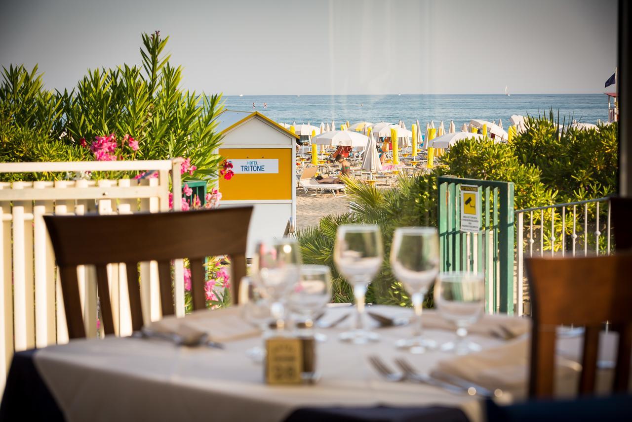 Hotel Tritone Caorle Exterior photo