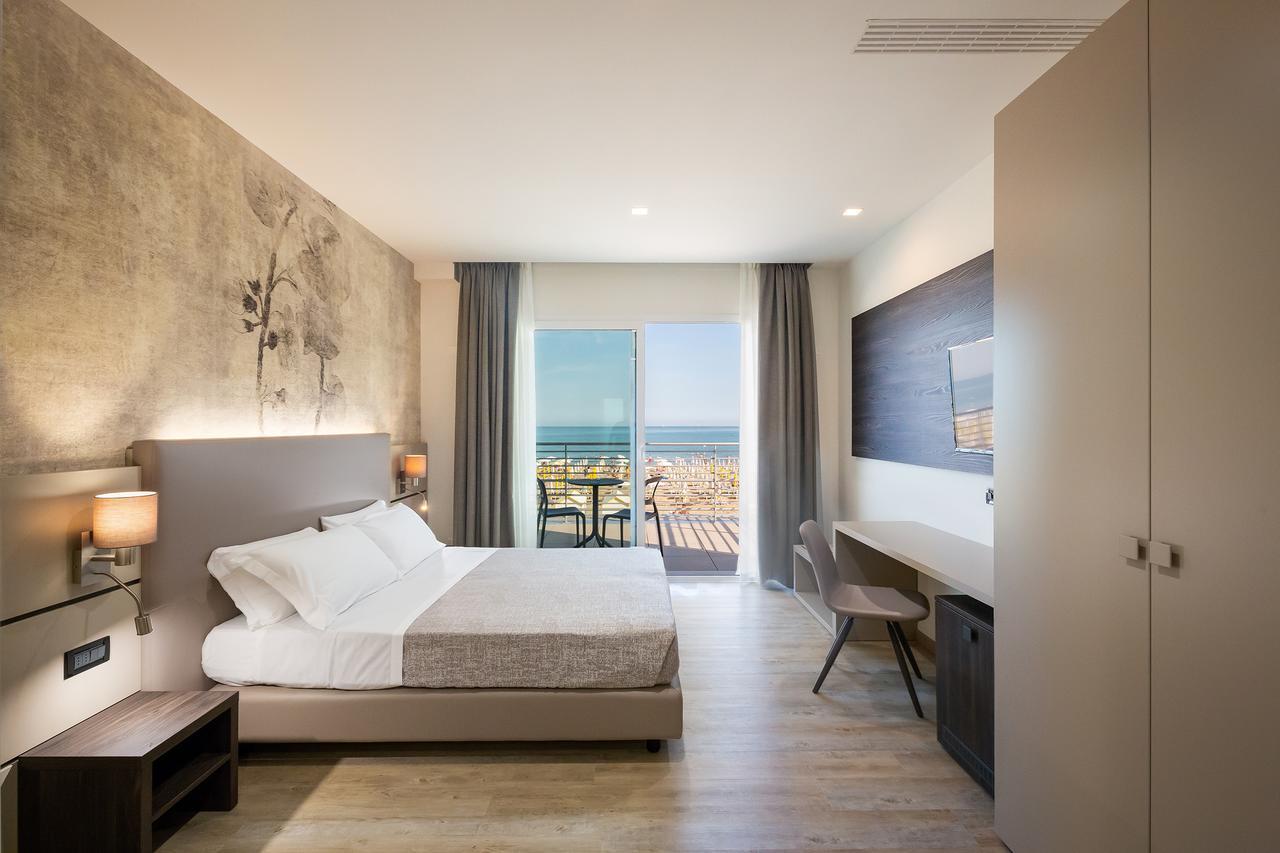 Hotel Tritone Caorle Exterior photo