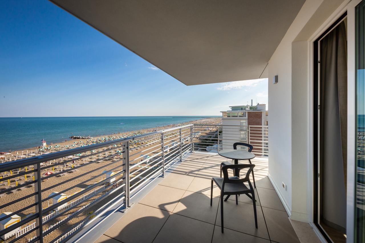 Hotel Tritone Caorle Exterior photo
