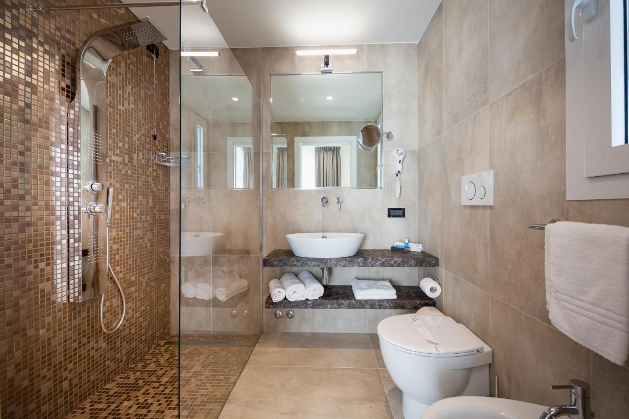 Hotel Tritone Caorle Exterior photo